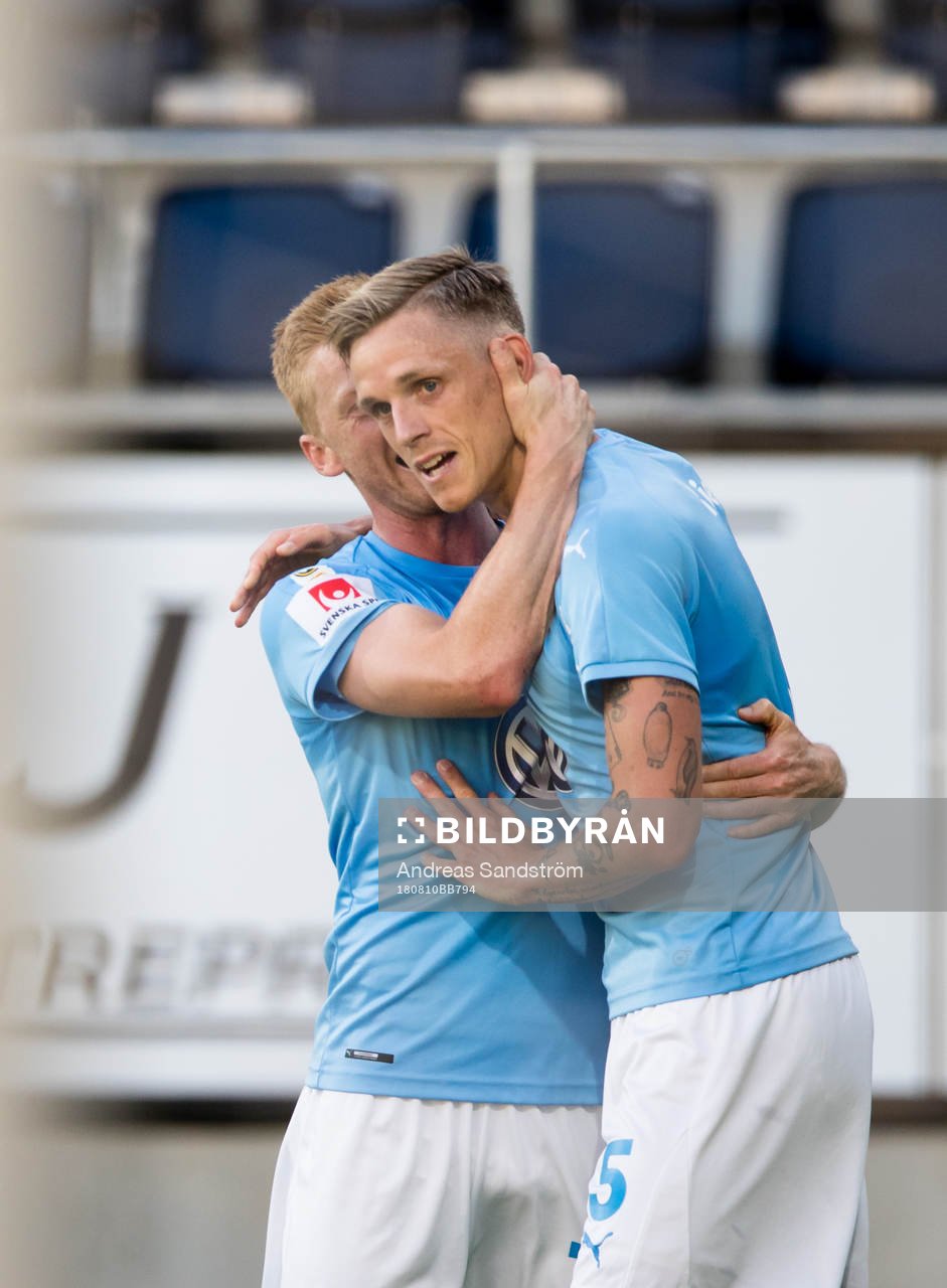 Malmö FFs Sören Rieks gör 0-1 och gratuleras av Anders Christiansen (v) under fotbollsmatchen i Allsvenskan mellan Dalkurd och Malmö FF den 10 augusti 2018 i Gävle.
