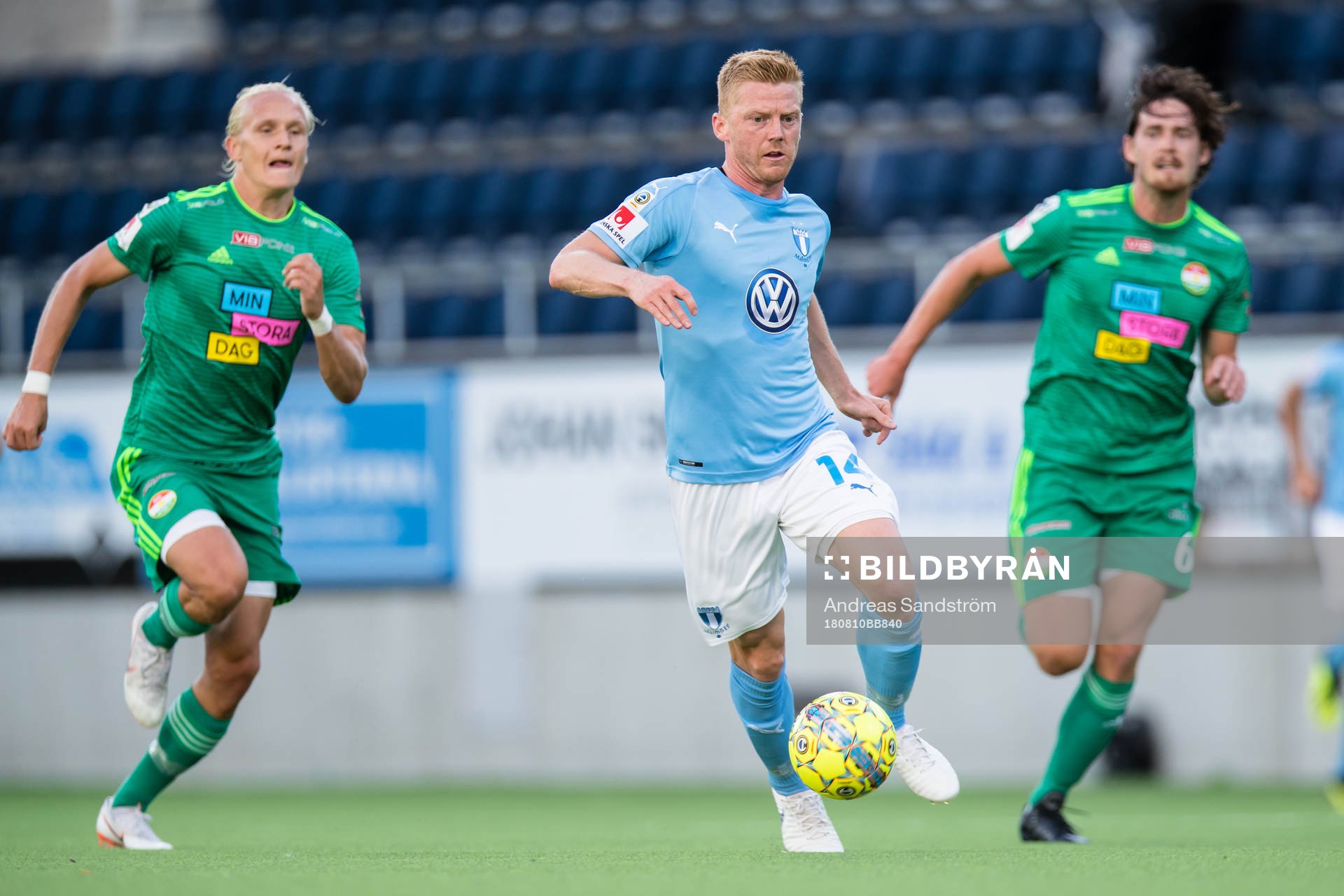 Malmö FFs Anders Christiansen med boll