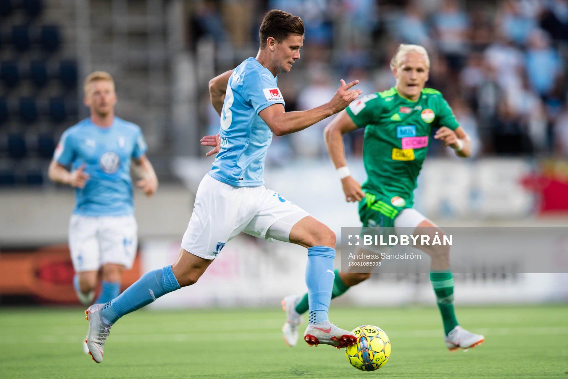 Malmö FFs Marcus Antonsson med boll