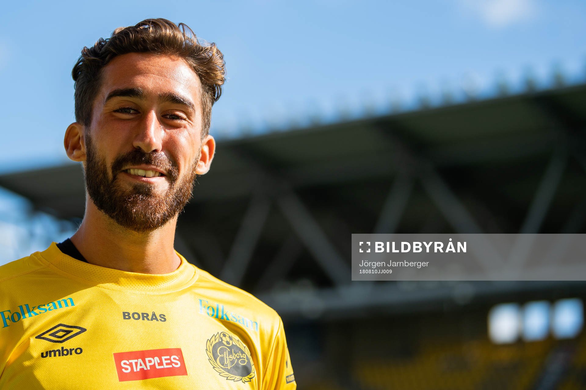 Elfsborgs nyförvärv Frederik Holst poserar för fotografering under IF Elfsborgs presskonferensen  den 10 augusti 2018 i Borås.