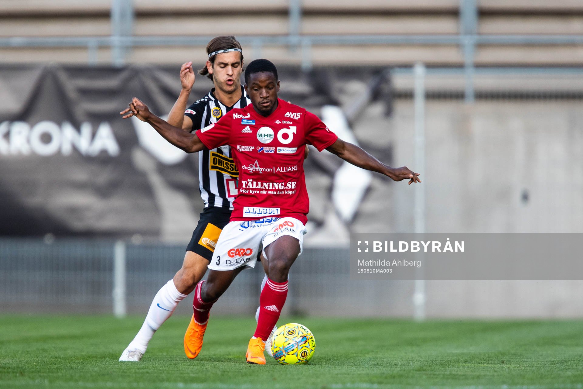 Degerfors Kevin Wright och Landskronas Viktor Svensson