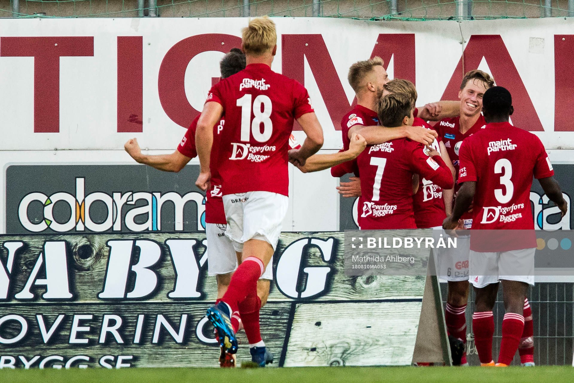 Degerfors spelare jublar