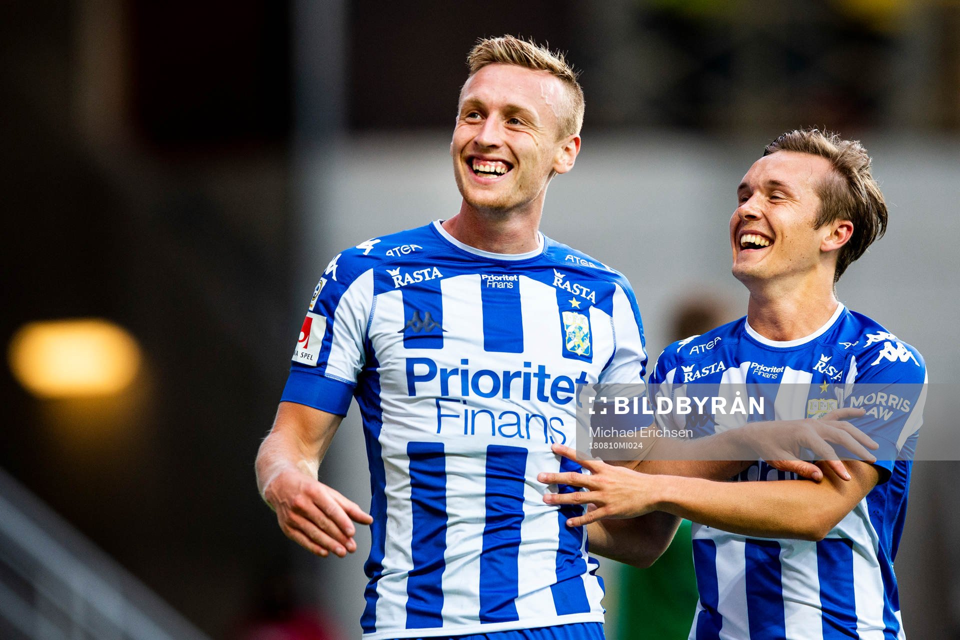 IFK Göteborgs Sebastian Ohlsson jublar med Patrik Karlsson