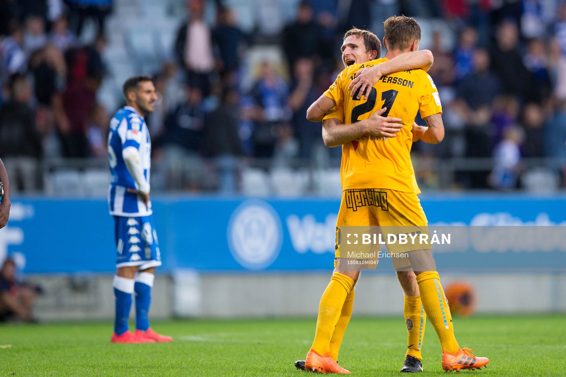 Sirius Robert Åhman Persson och Jesper Arvidsson jublar efter fotbollsmatchen i allsvenskan mellan IFK Göteborg och Sirius den 10 augusti 2018 i Göteborg.