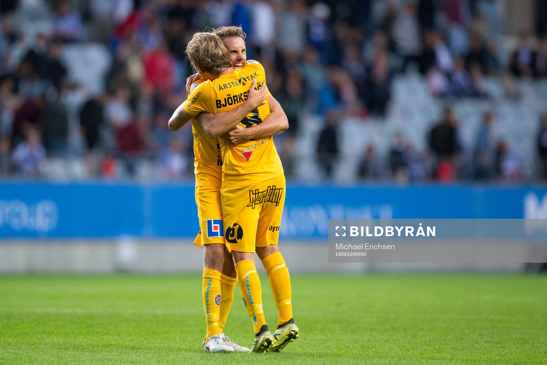 Sirius Daniel Jarl och Tim Björkström jublar efter fotbollsmatchen i allsvenskan mellan IFK Göteborg och Sirius den 10 augusti 2018 i Göteborg.