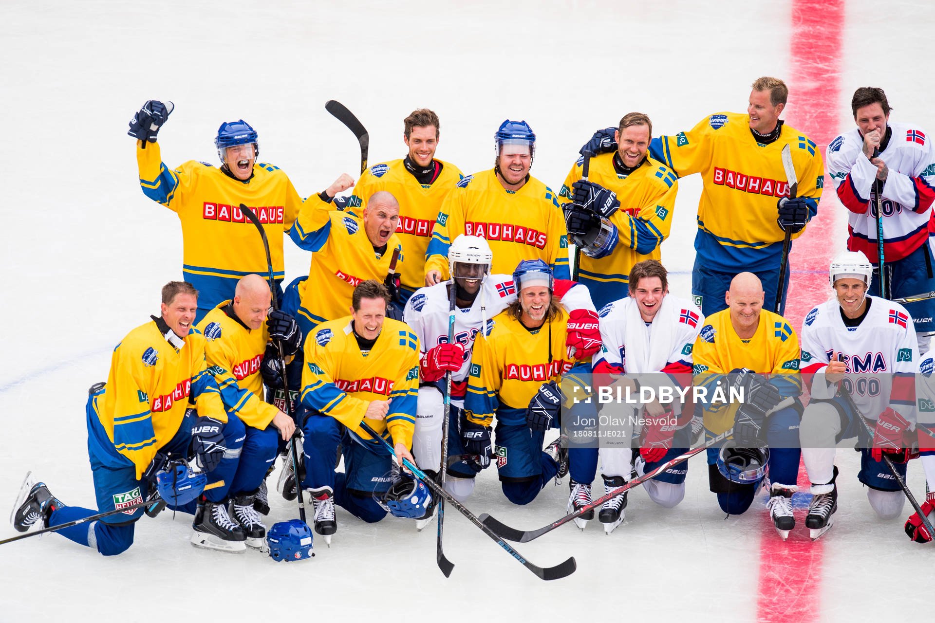 The Swedish players (top row from the left) Markoolio,