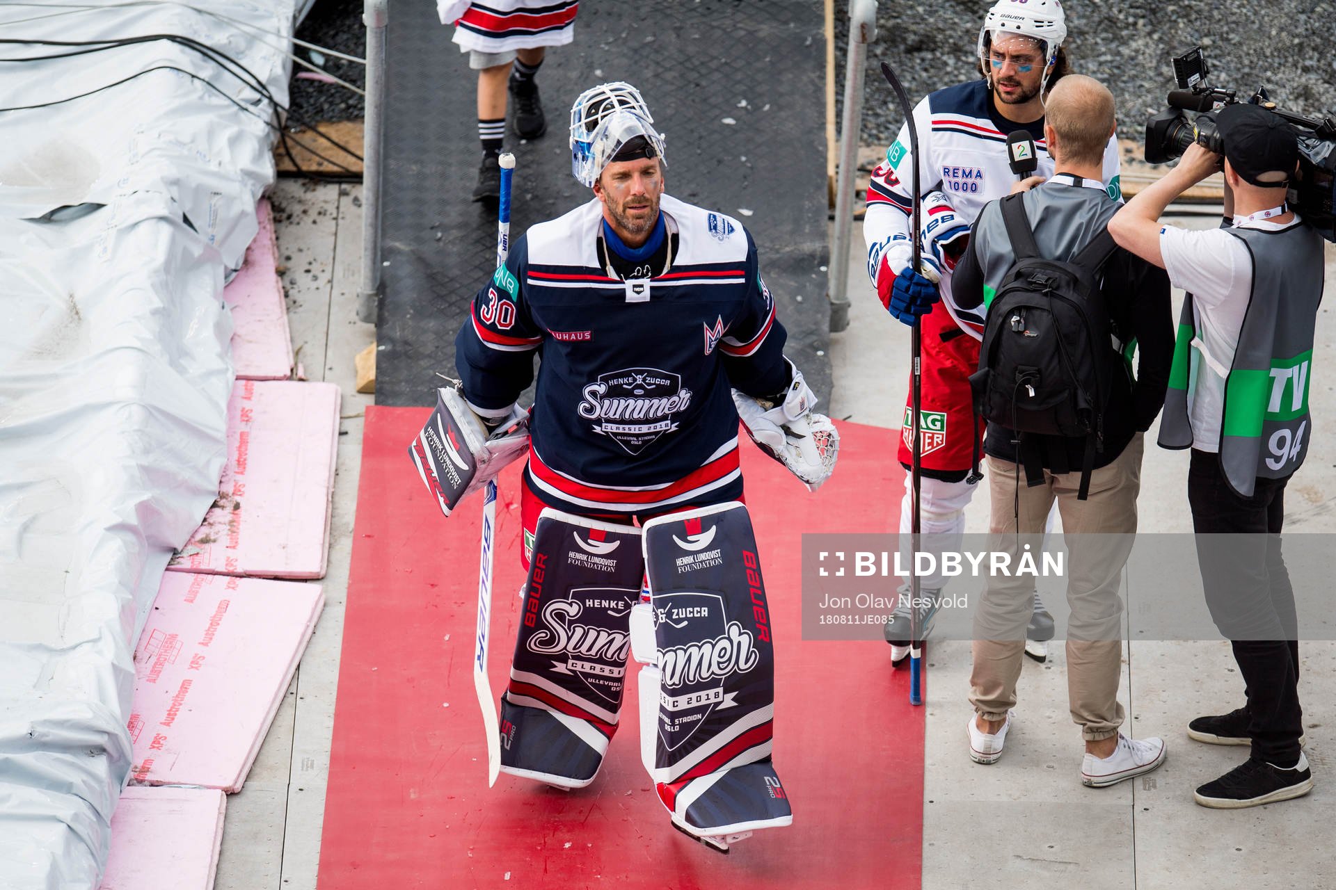 Goaltender Henrik Lundqvist of Team Henke and Mats