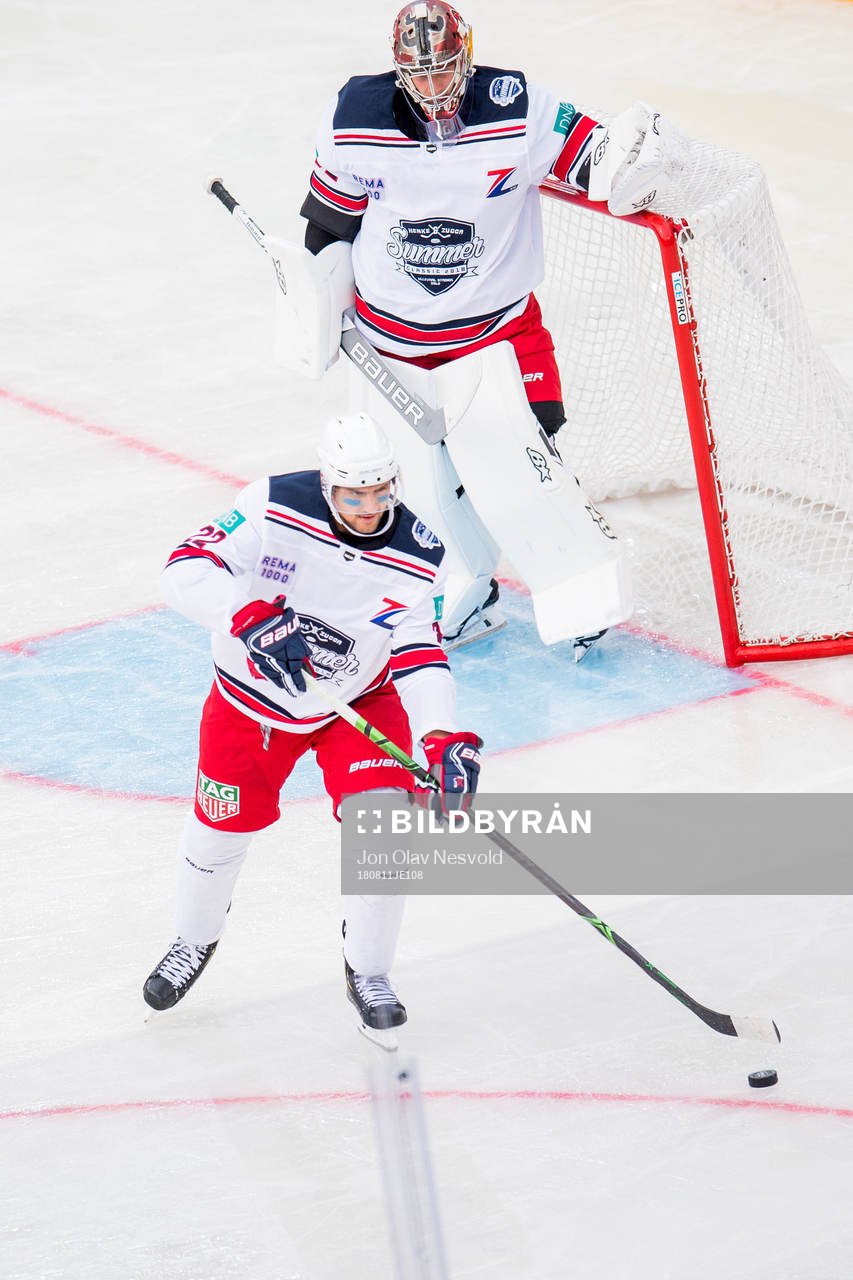 Nino Niederreiter and goaltender Antti Raanta of Team Zucca