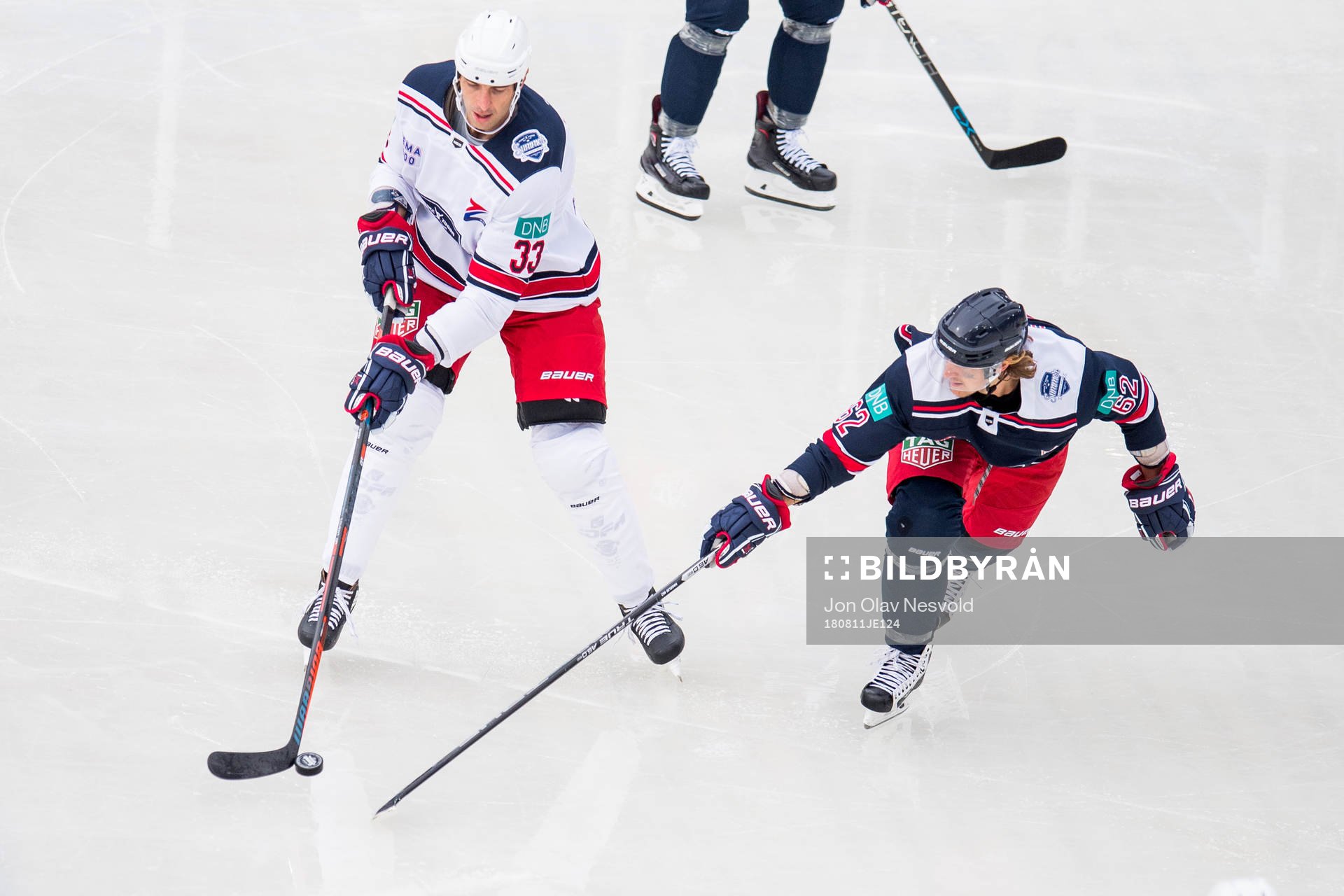 Zdeno Chára of Team Zucca and Carl Hagelin of Team Henke