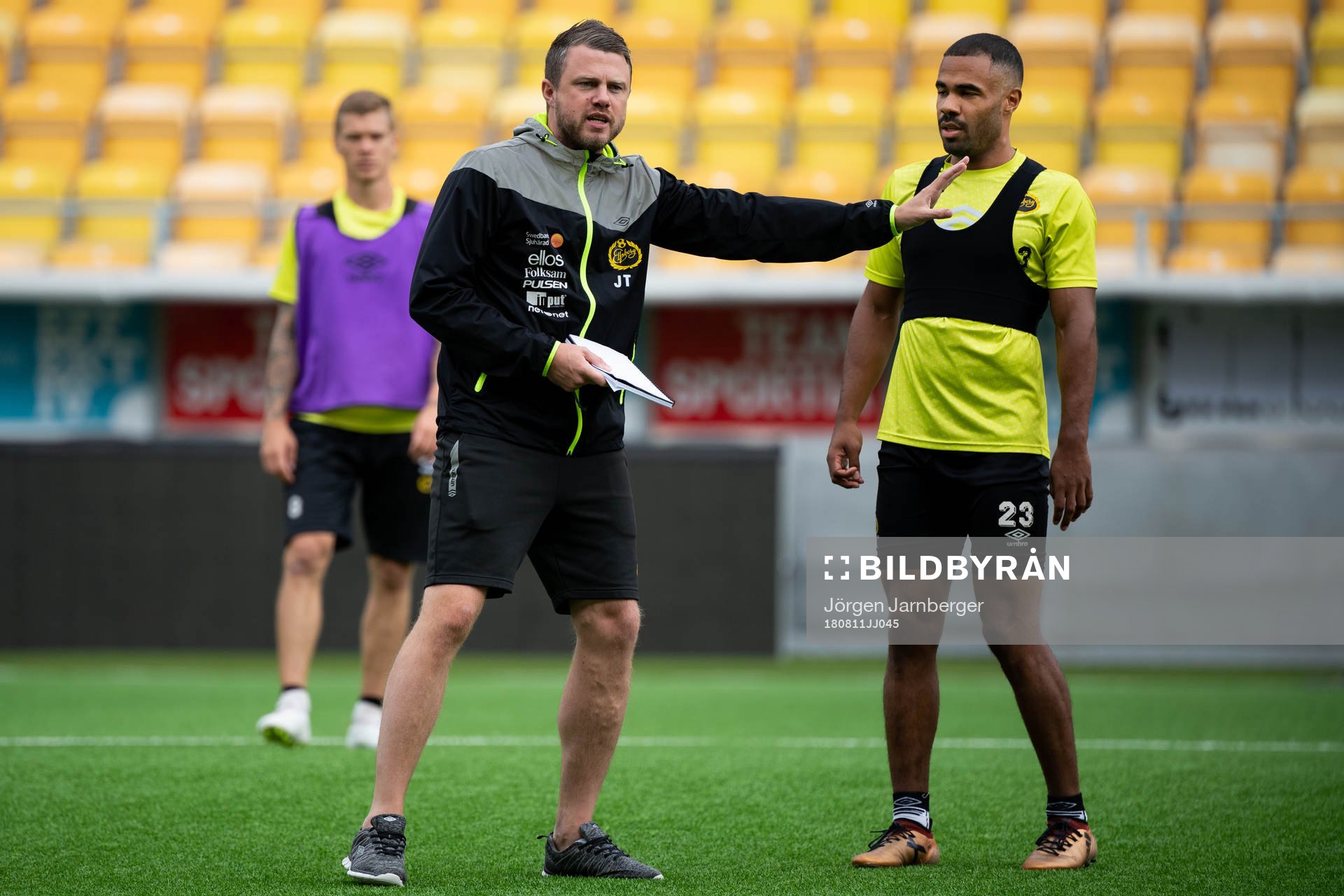 manager Jimmy Thelin och Alex Dyer
