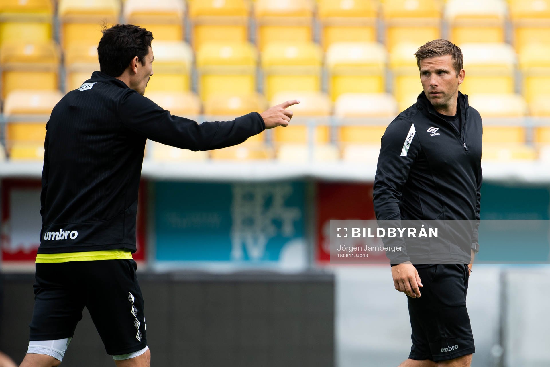 individuell tränare Anders Svensson diskuterar med Stefan