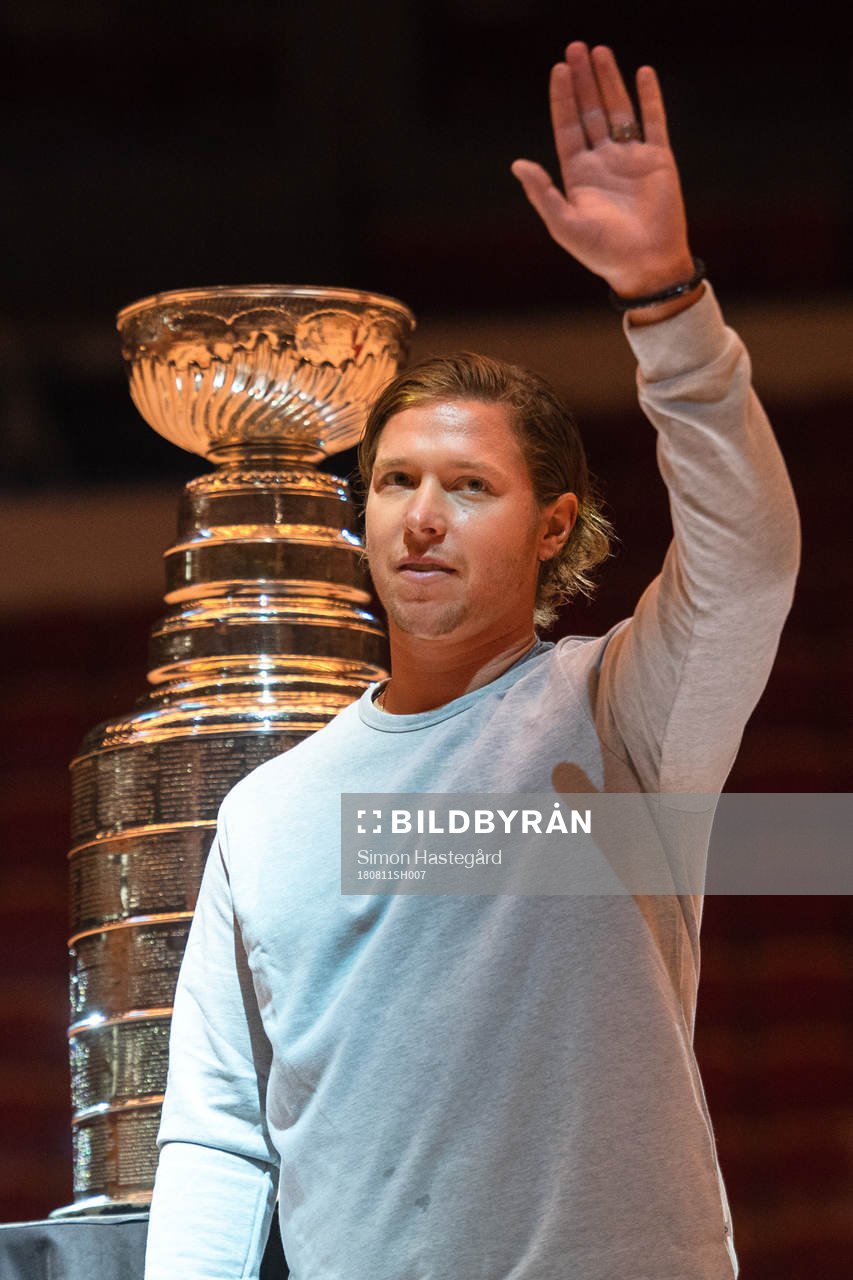 Washington Capitals Nicklas Bäckström jublar bredvid