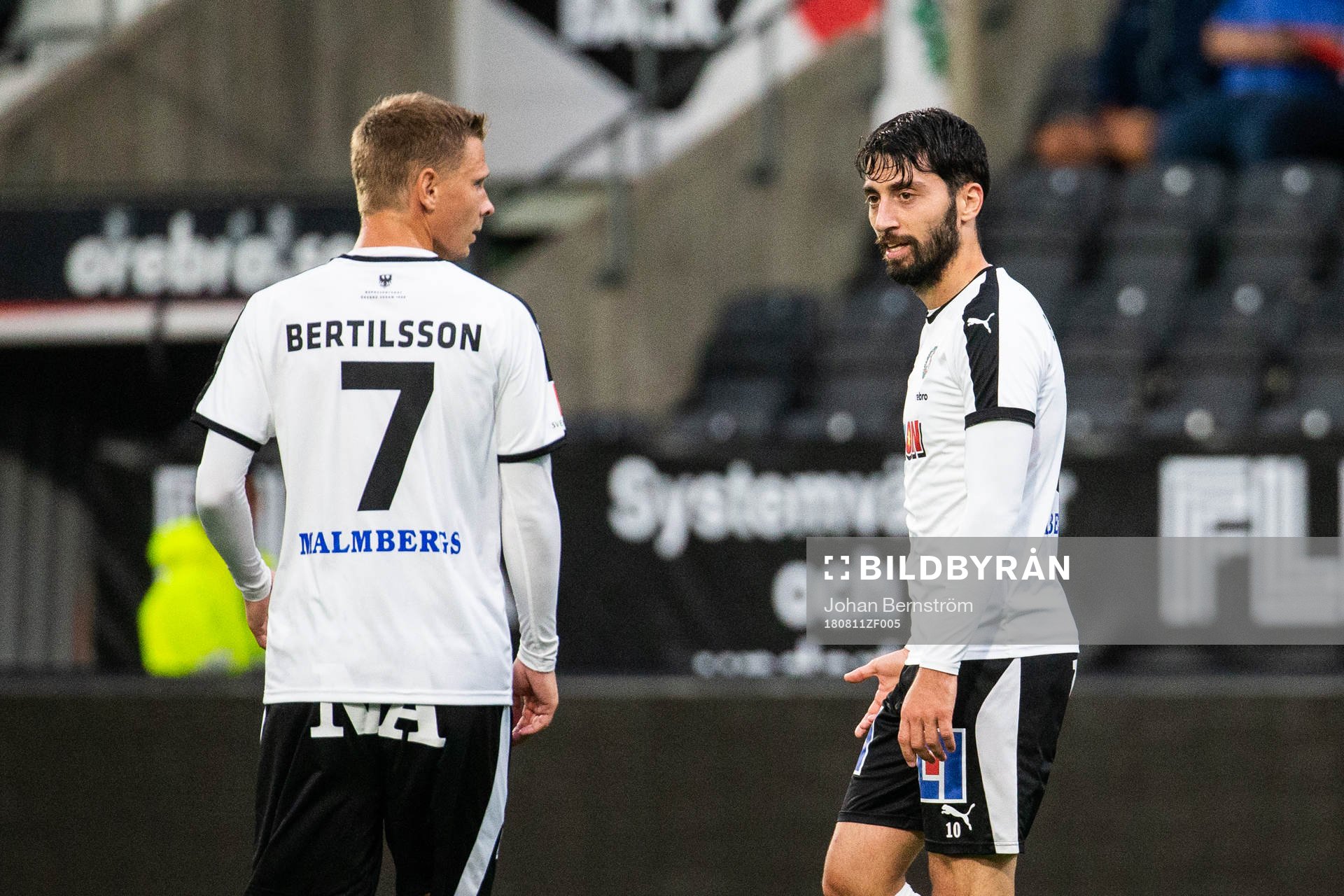 Örebros Johan Bertilsson och Nahir Besara deppar