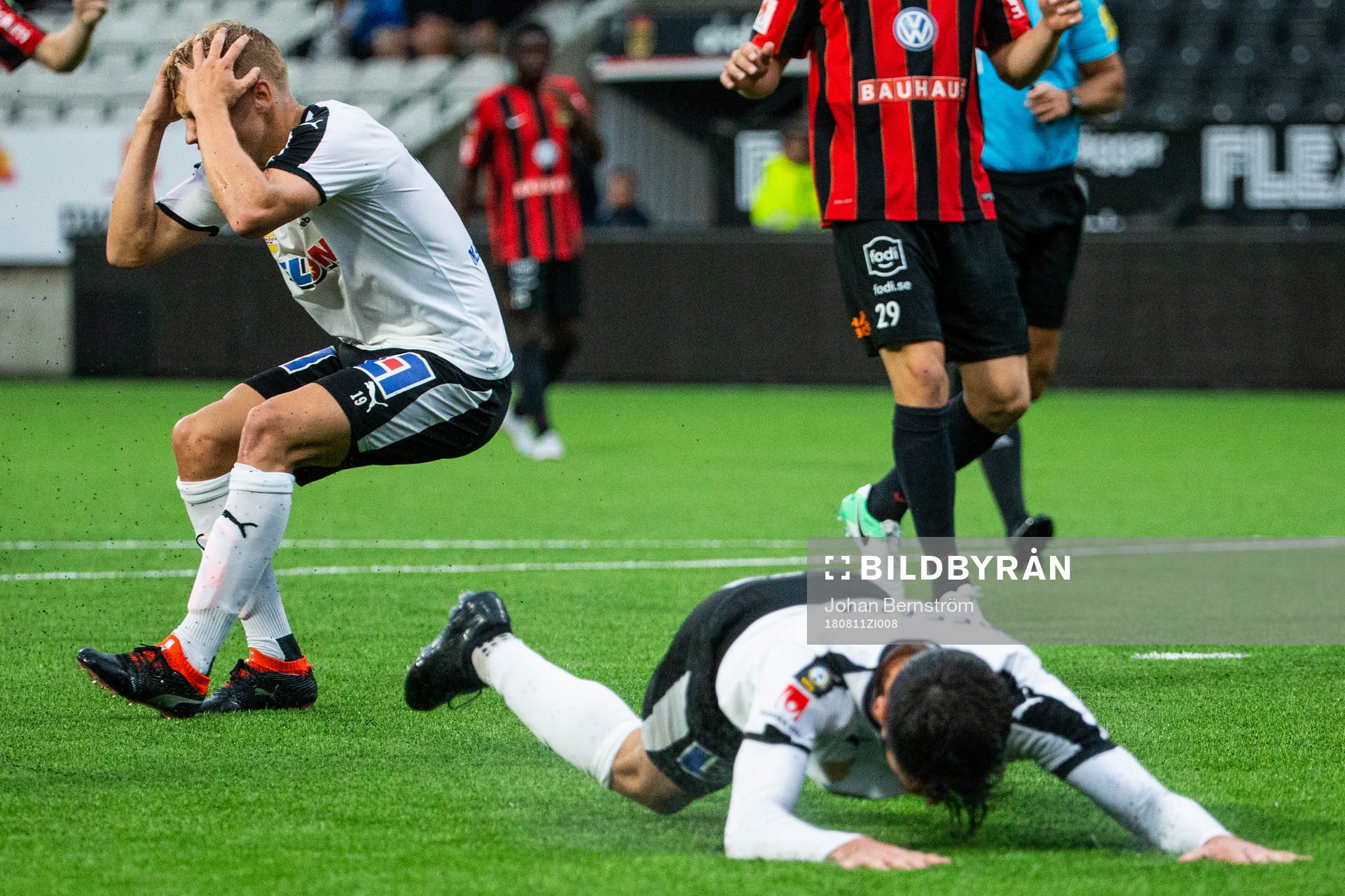 Örebros Sebastian Ring och Nahir Besara deppar