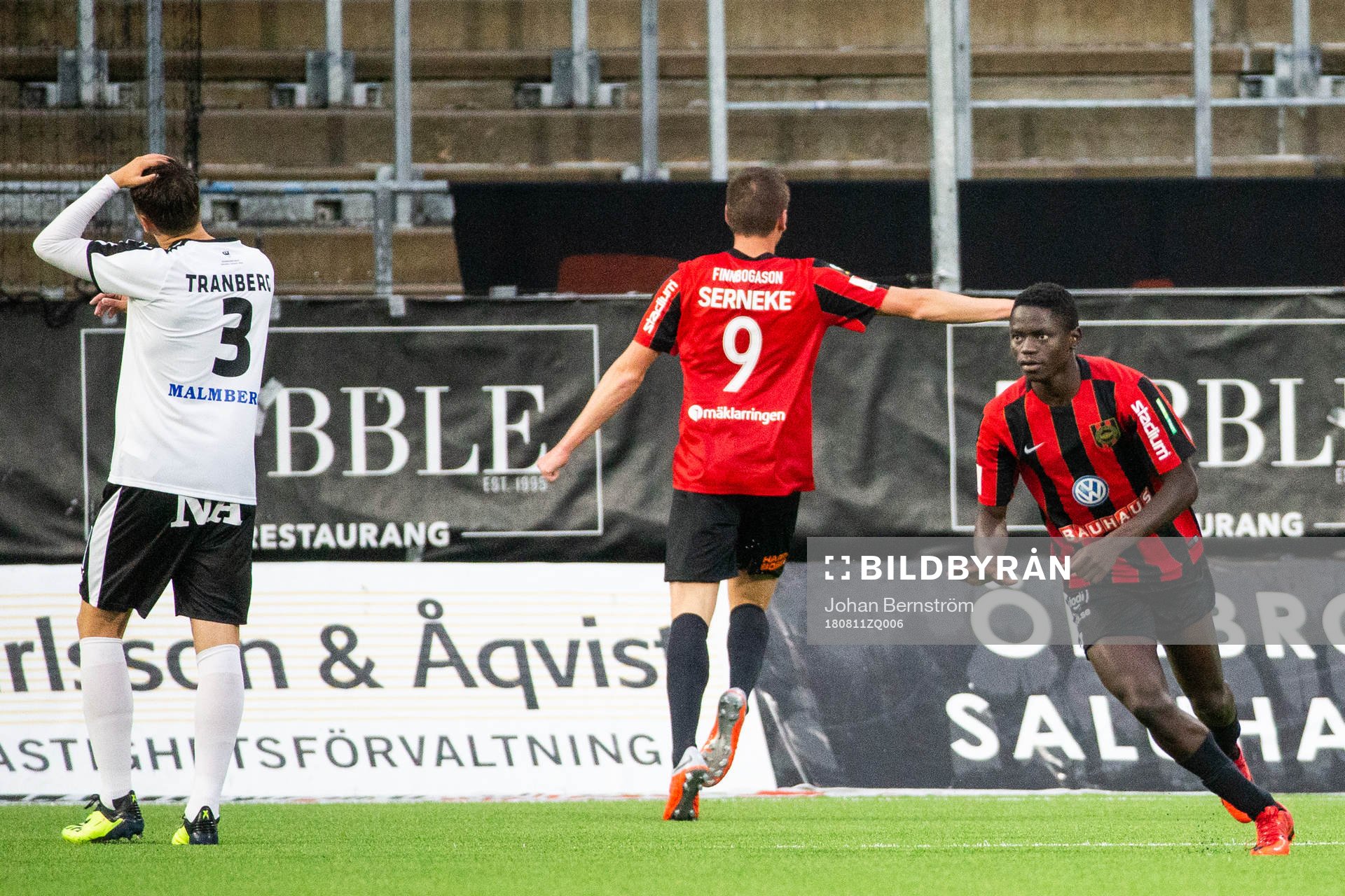 Brommapojkarnas Kristján Flóki Finnbogason jublar med