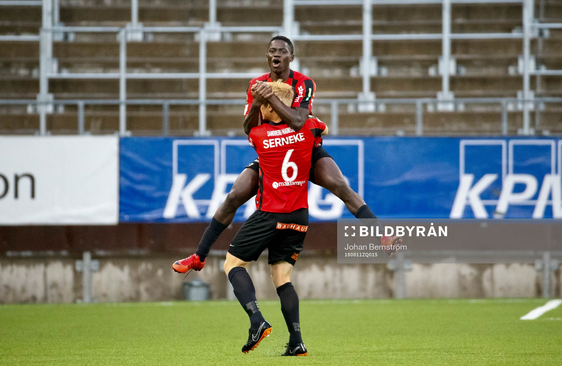 Brommapojkarnas Eric Johana Omondi gör 0-1 och jublar med