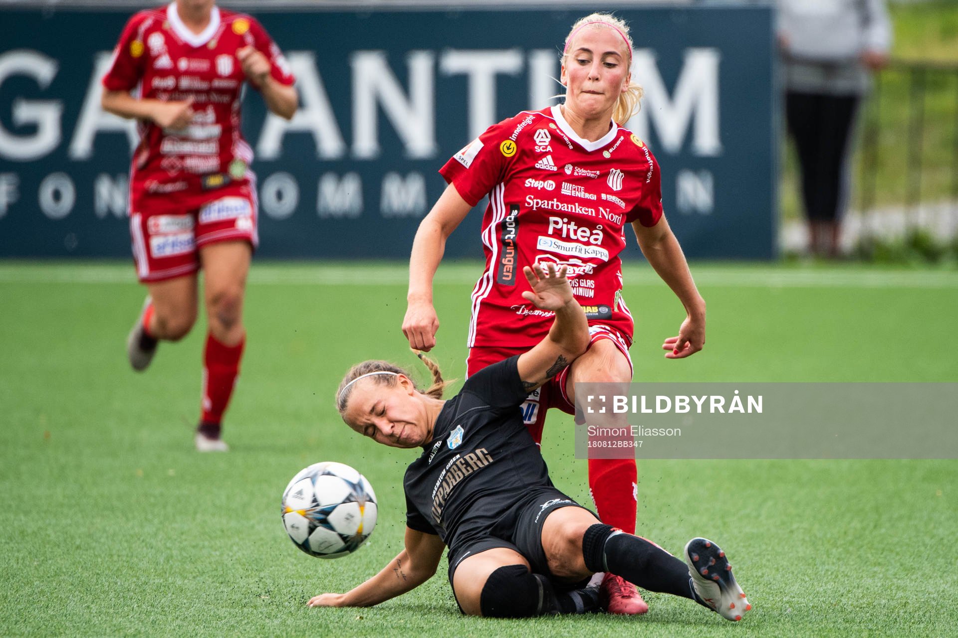 Göteborgs Julia Zigiotti Olme och Piteås Julia Karlenäs