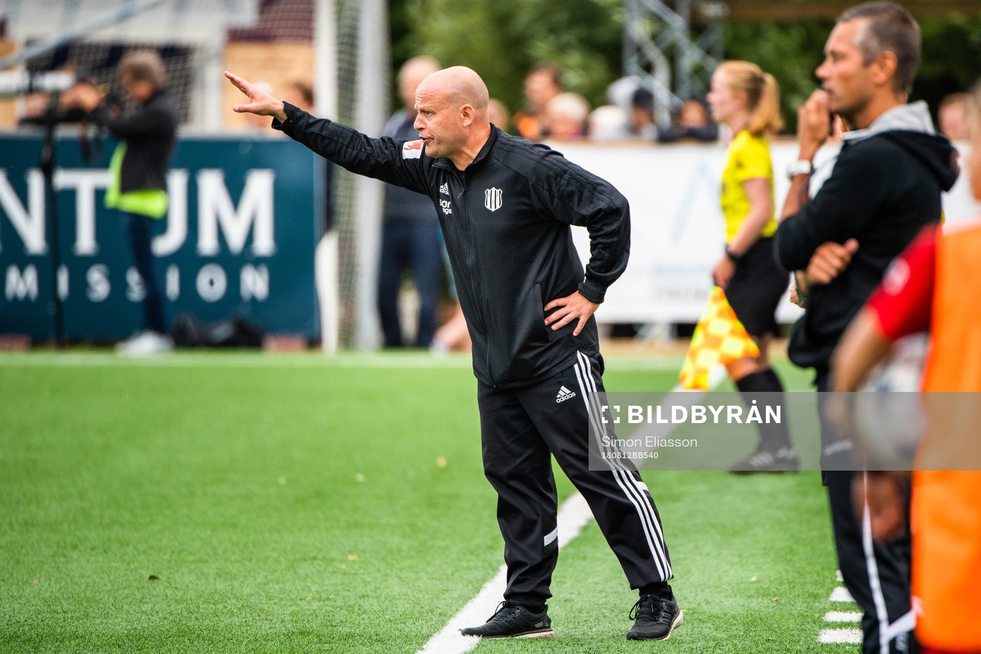 Piteås tränare Stellan Carlsson under fotbollsmatchen i Damallsvenskan mellan Piteå och Kopparbergs/Göteborg den 12 augusti 2018 i Piteå.