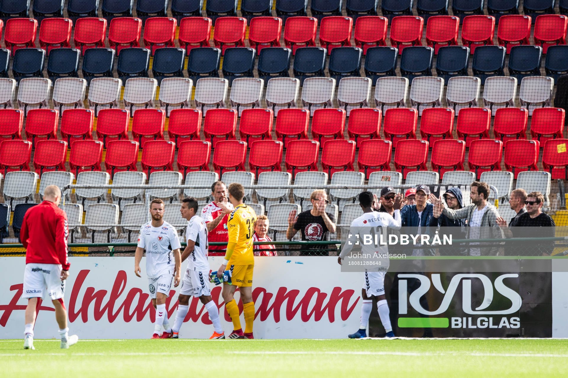 Kalmars spelare tackar supportrarna
