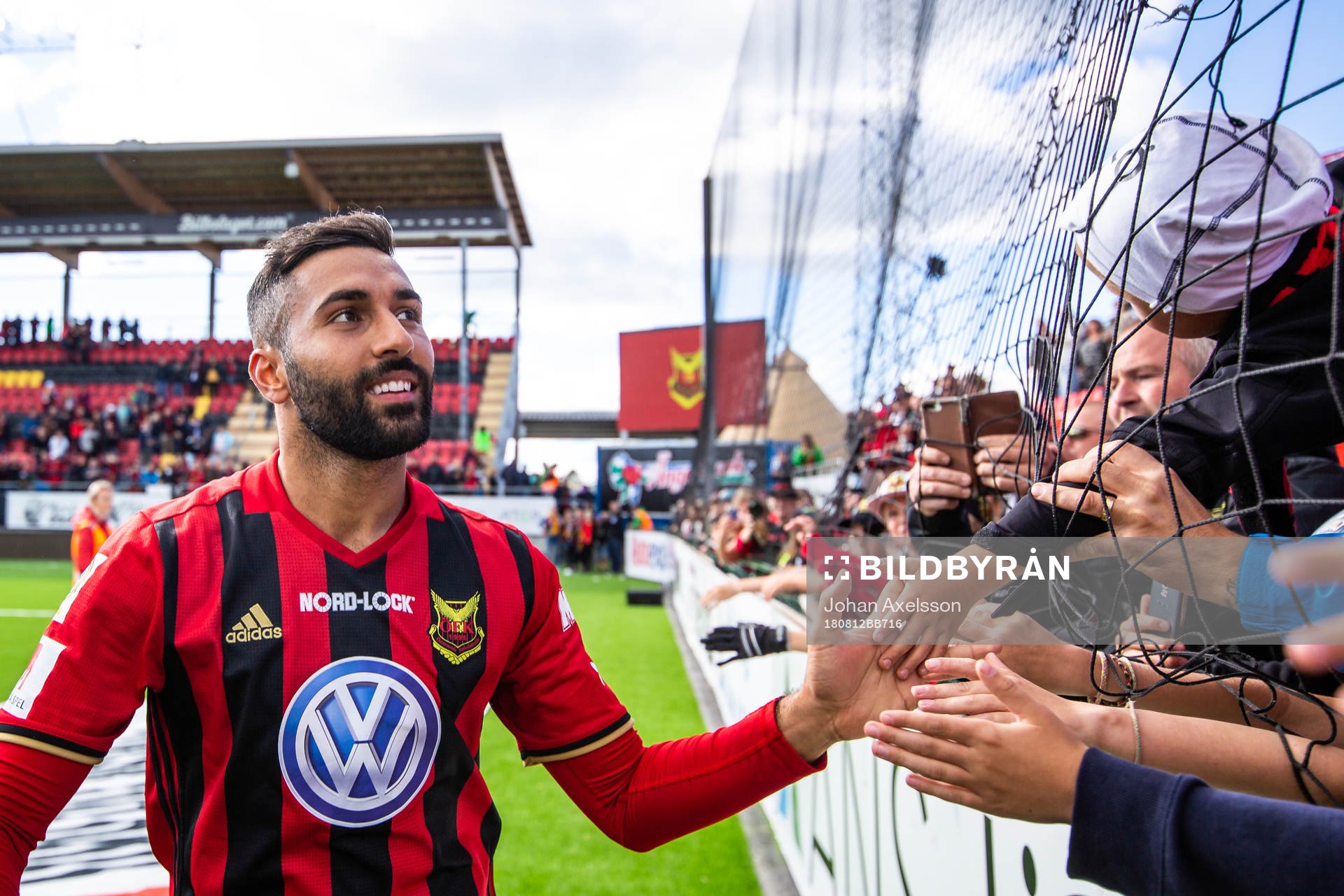 Östersunds Saman Ghoddos tackar publiken