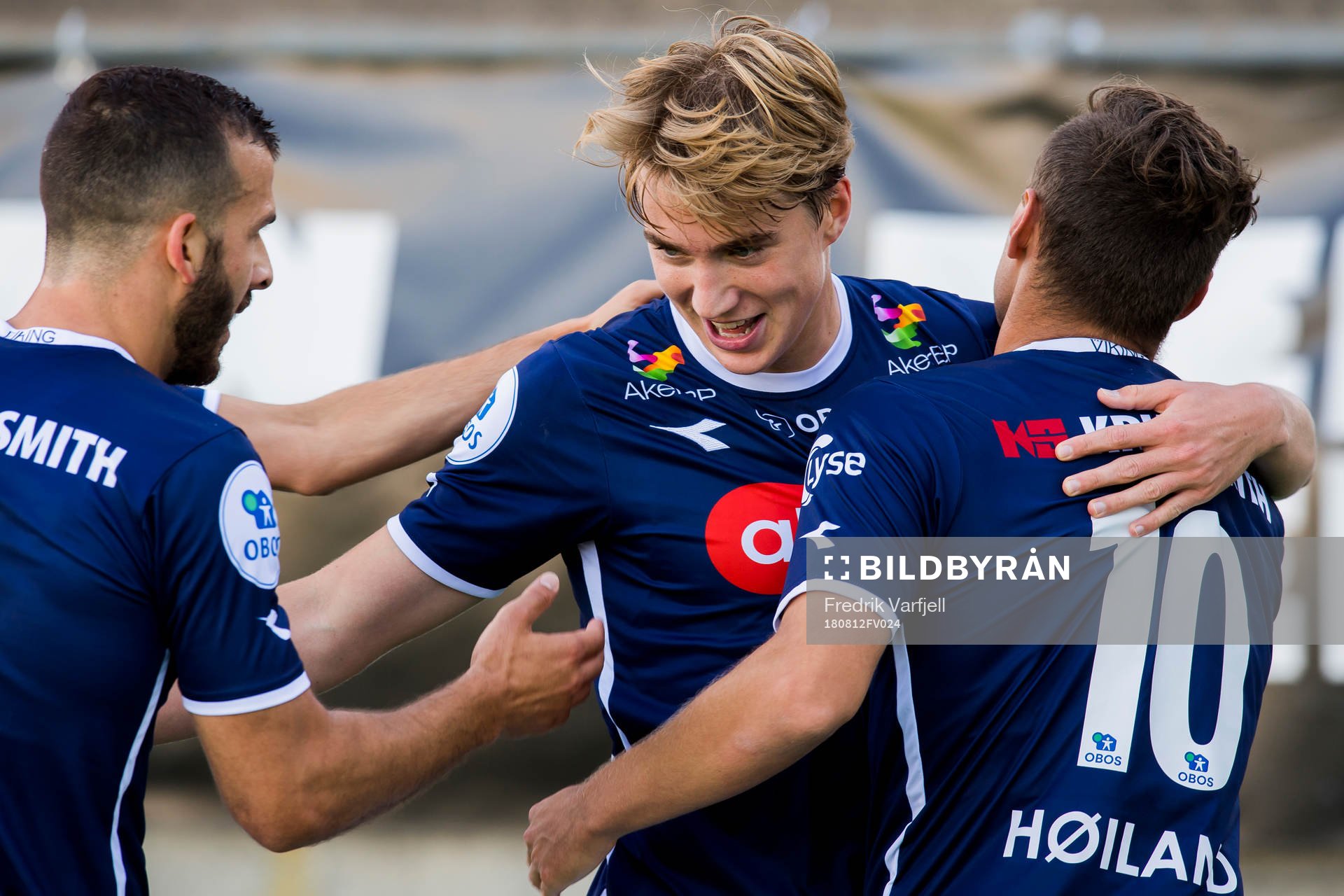 Kristian Thorstvedt celebrates with Zlatko Tripic and Tommy