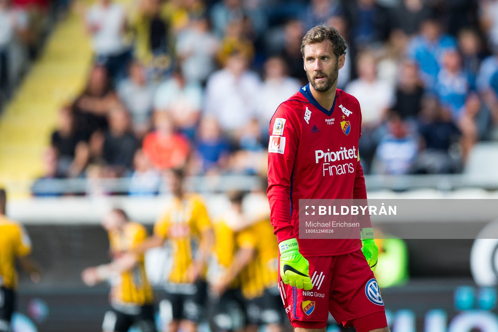 Djurgårdens målvakt Andreas Isaksson deppar