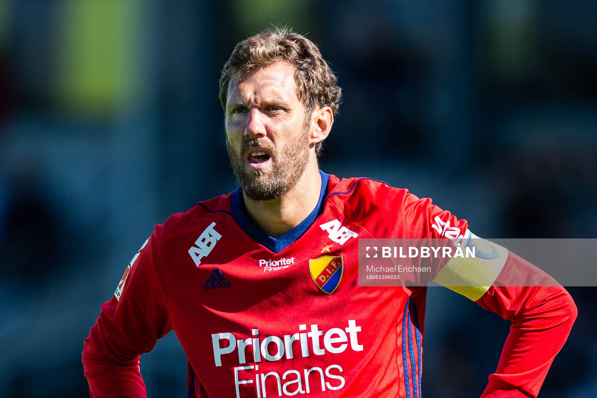 Djurgårdens målvakt Andreas Isaksson deppar