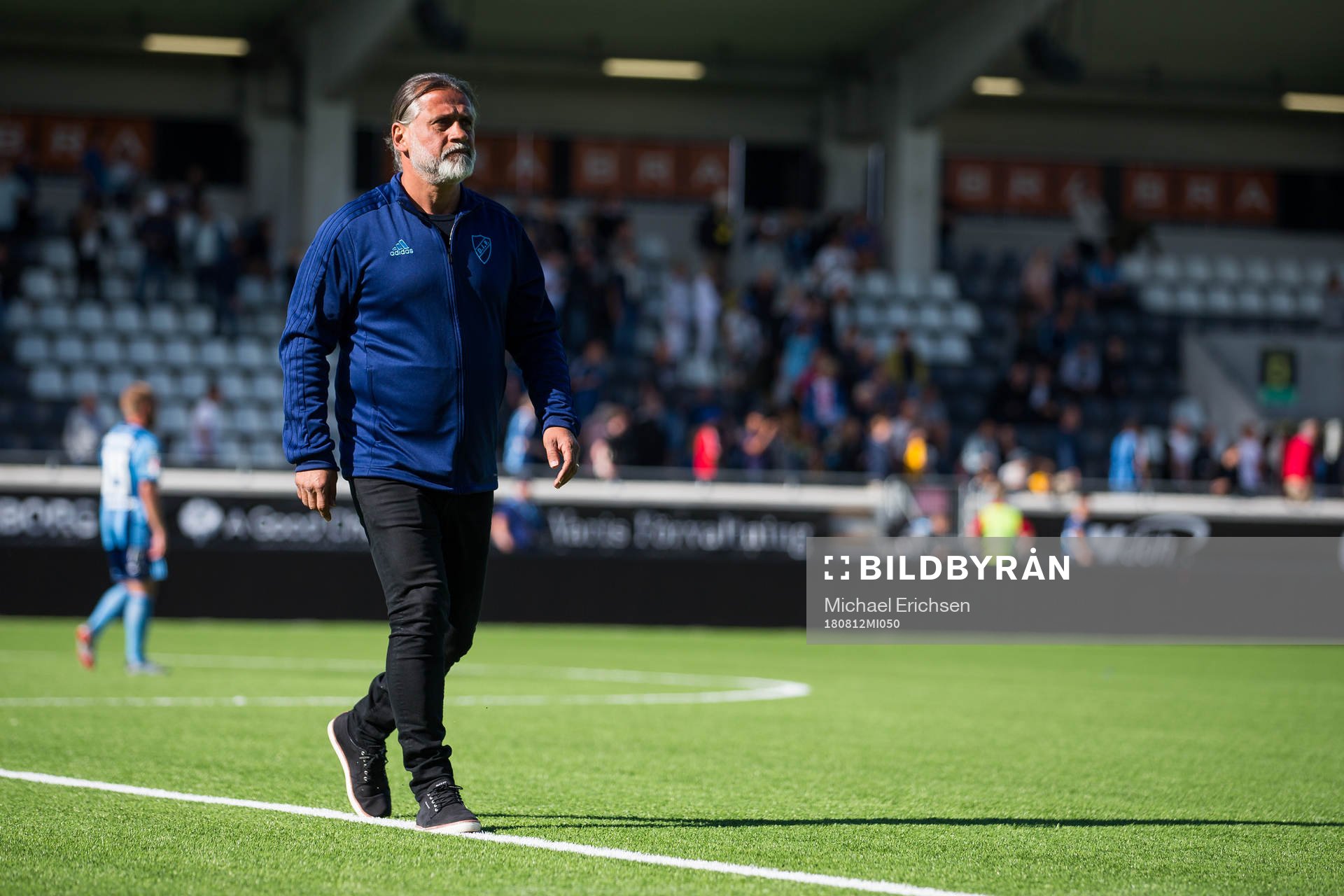 Djurgårdens tränare Özcan Melkemichel deppar