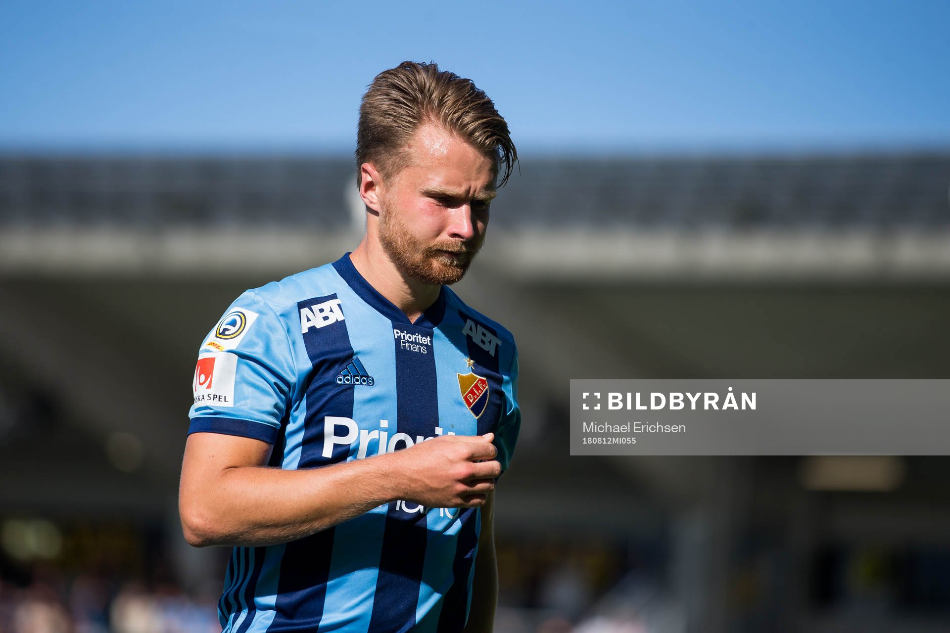 Djurgårdens Jacob Une Larsson deppar