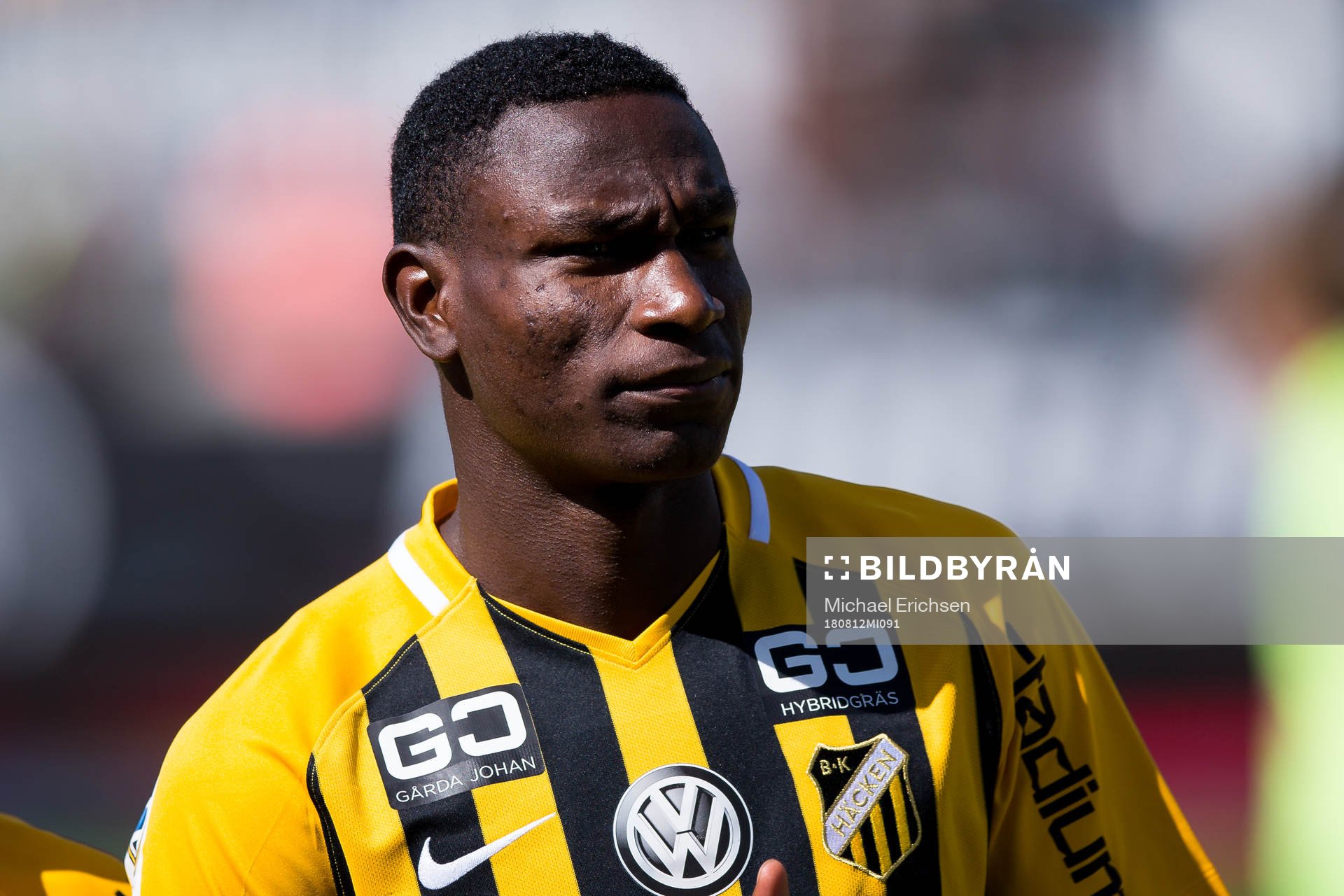 Häckens Elohor Ekpolo på line up innan fotbollsmatchen i
