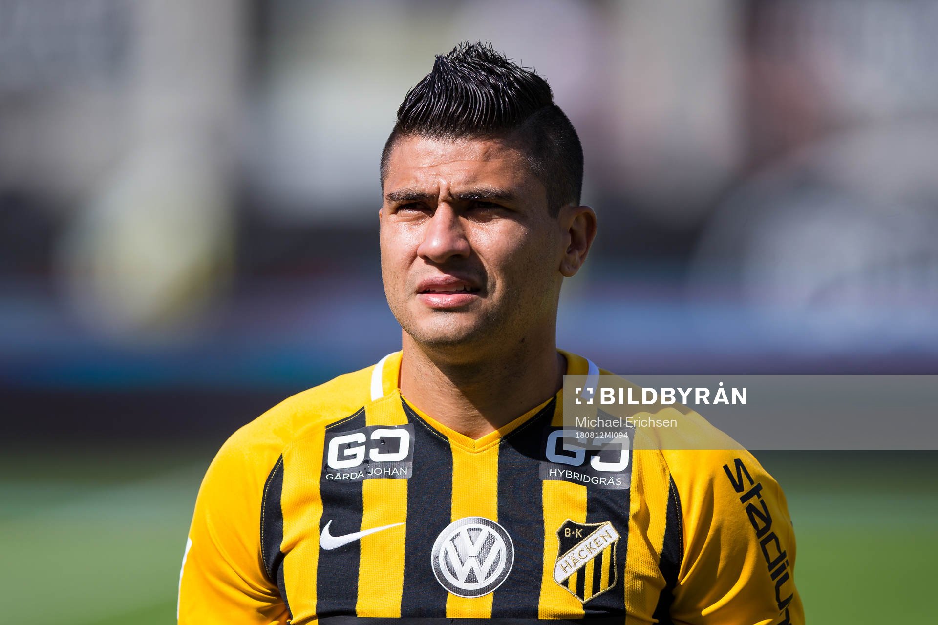 Häckens Paulinho på line up innan fotbollsmatchen i