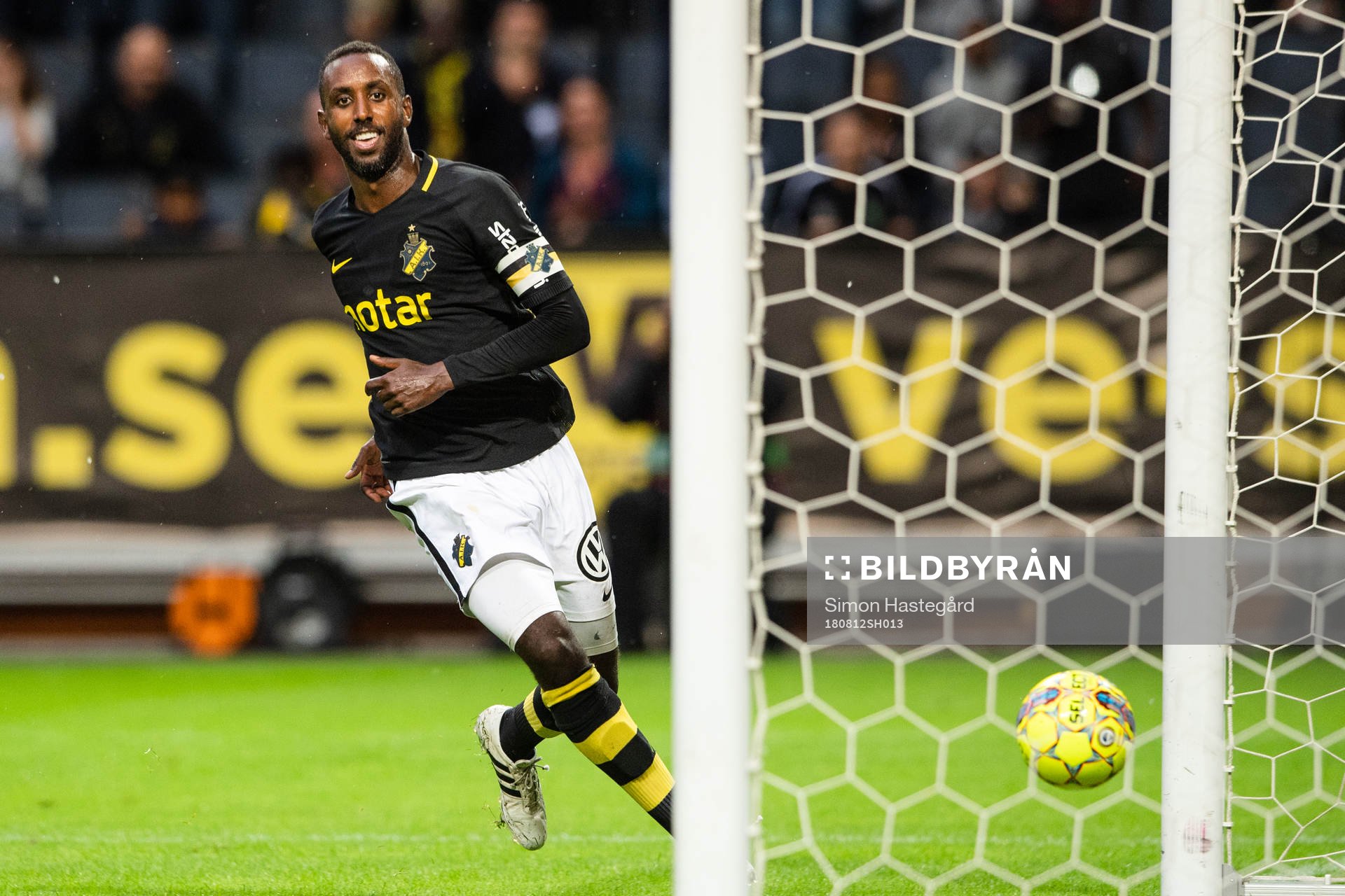 AIK:s Henok Goitom jublar efter att han gjort 1-0-målet under fotbollsmatchen i Allsvenskan mellan AIK och Elfsborg den 12 augusti 2018 i Stockholm.