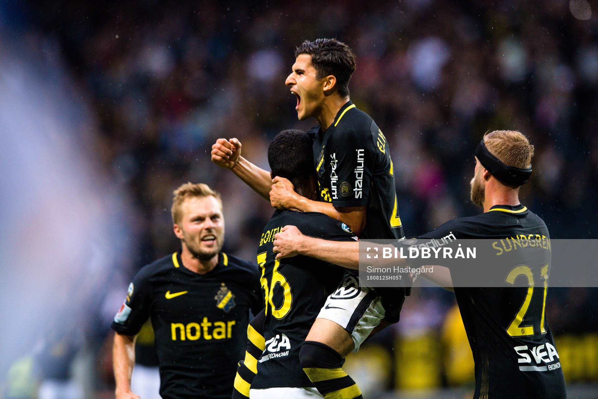 s Tarik Elyounoussi jublar