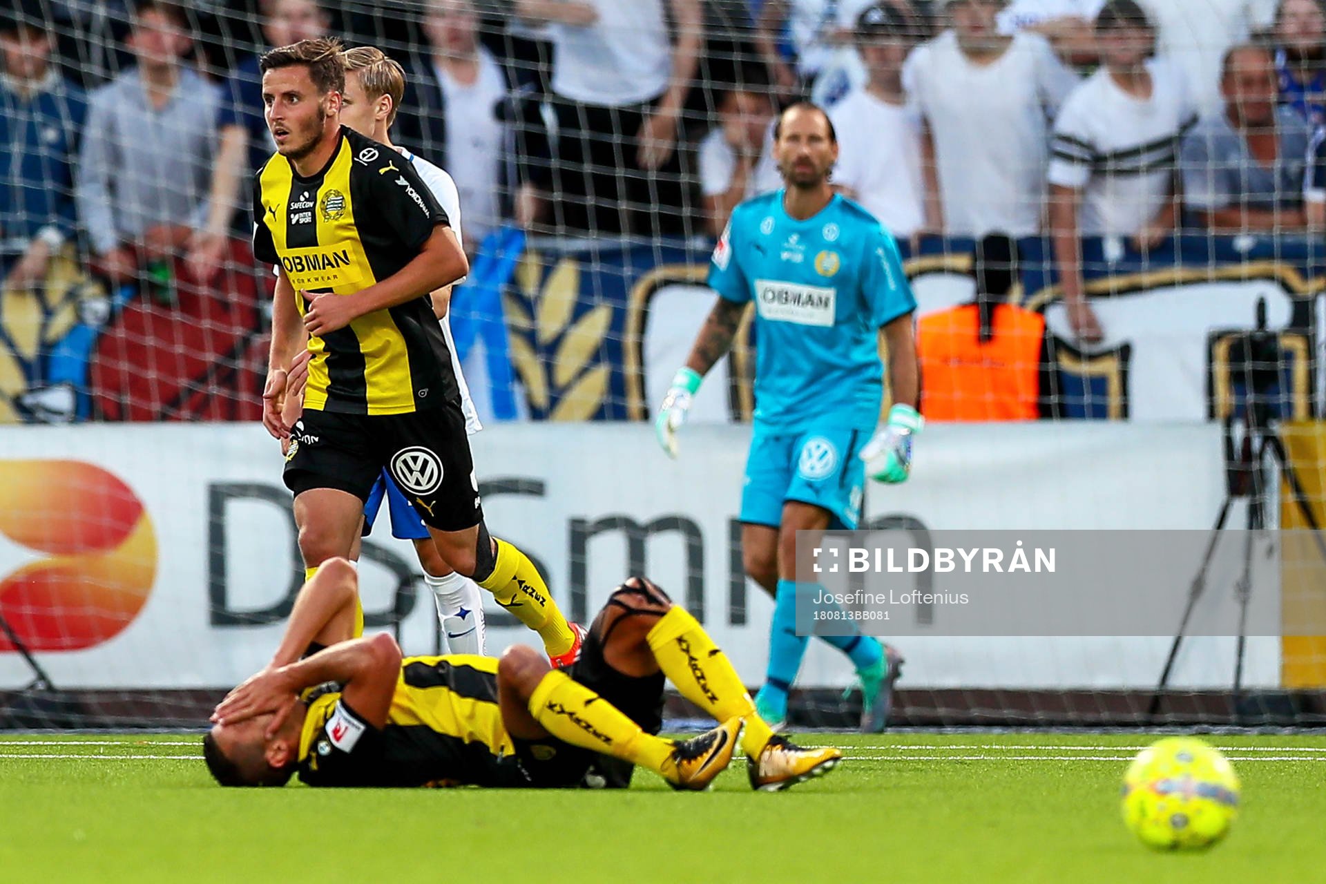 Hammarbys Nikola Djurdjic grinar illa