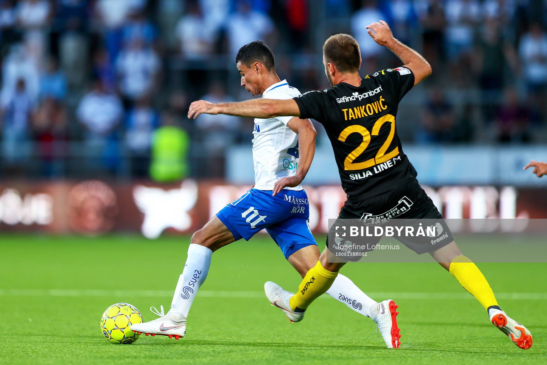Norrköpings Ian Smith och Hammarbys Muamer Tankovic under fotbollsmatchen i Allsvenskan mellan Norrköping och Hammarby den 13 augusti 2018 i Norrköping.
