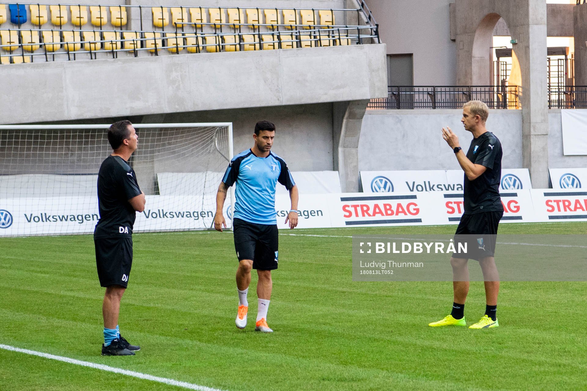 Behrang Safari works out with physiotherapist Alexander