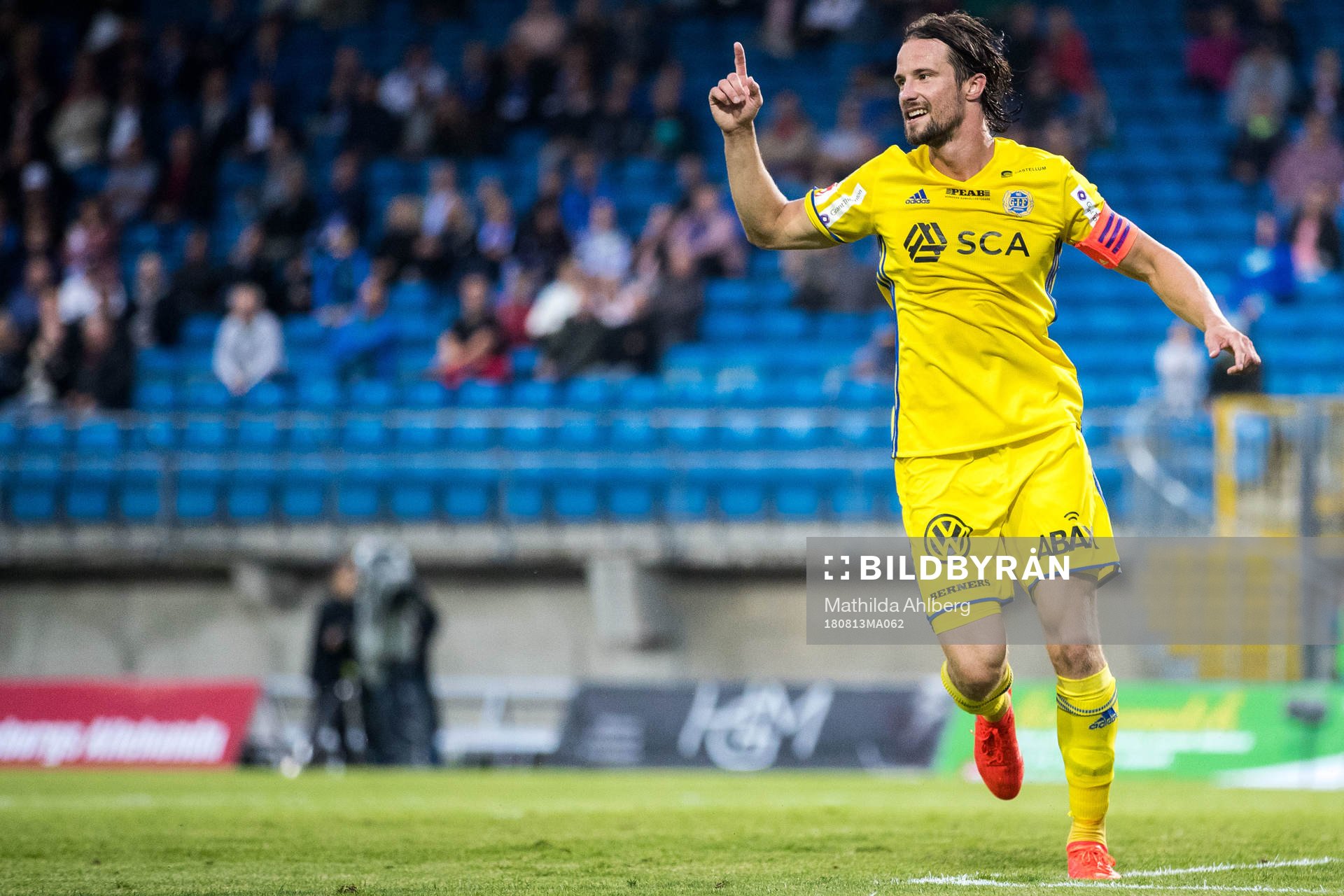 Sundsvalls Linus Hallenius jublar