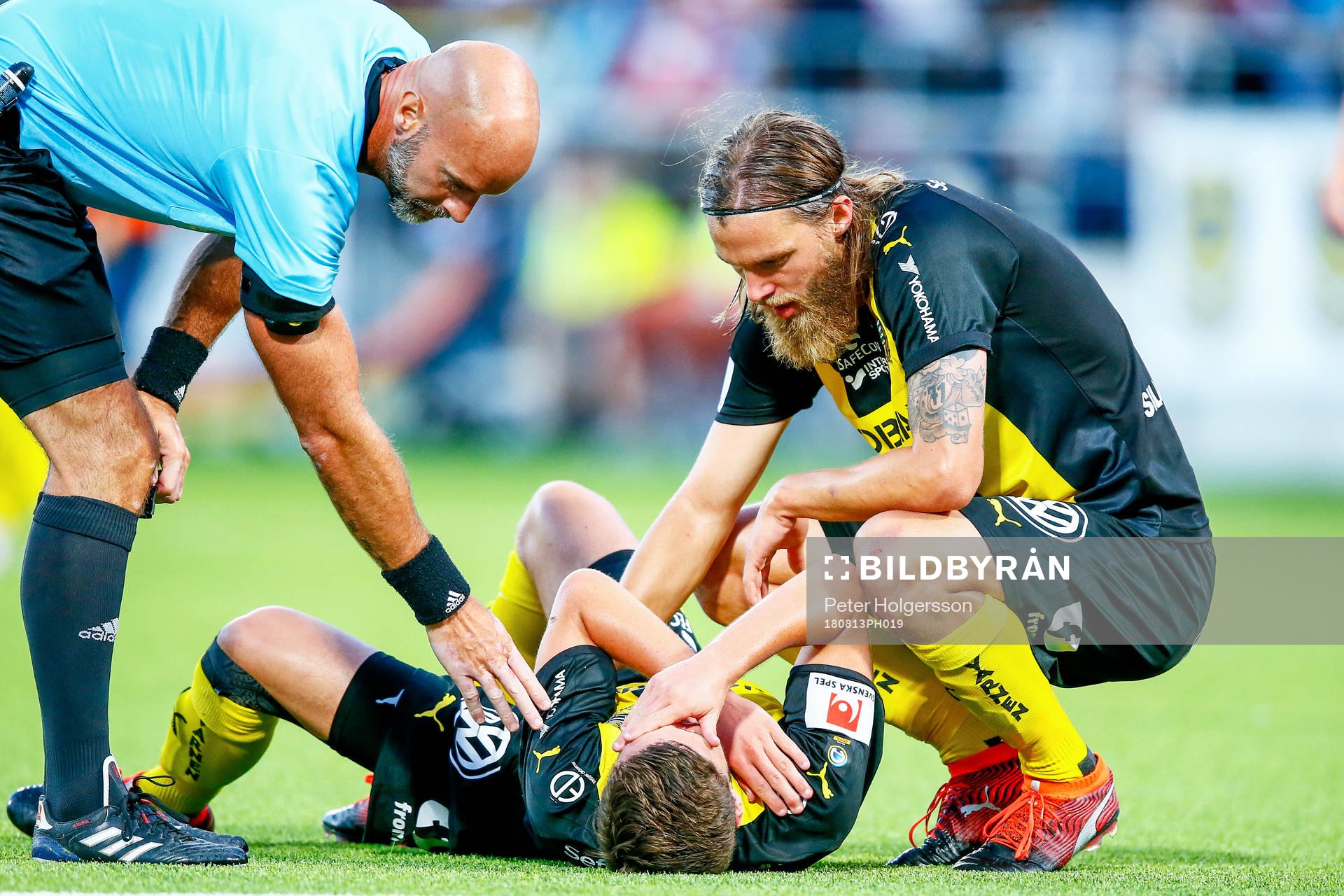 Domare Stefan Johannesson och Hammarbys Björn Paulsen