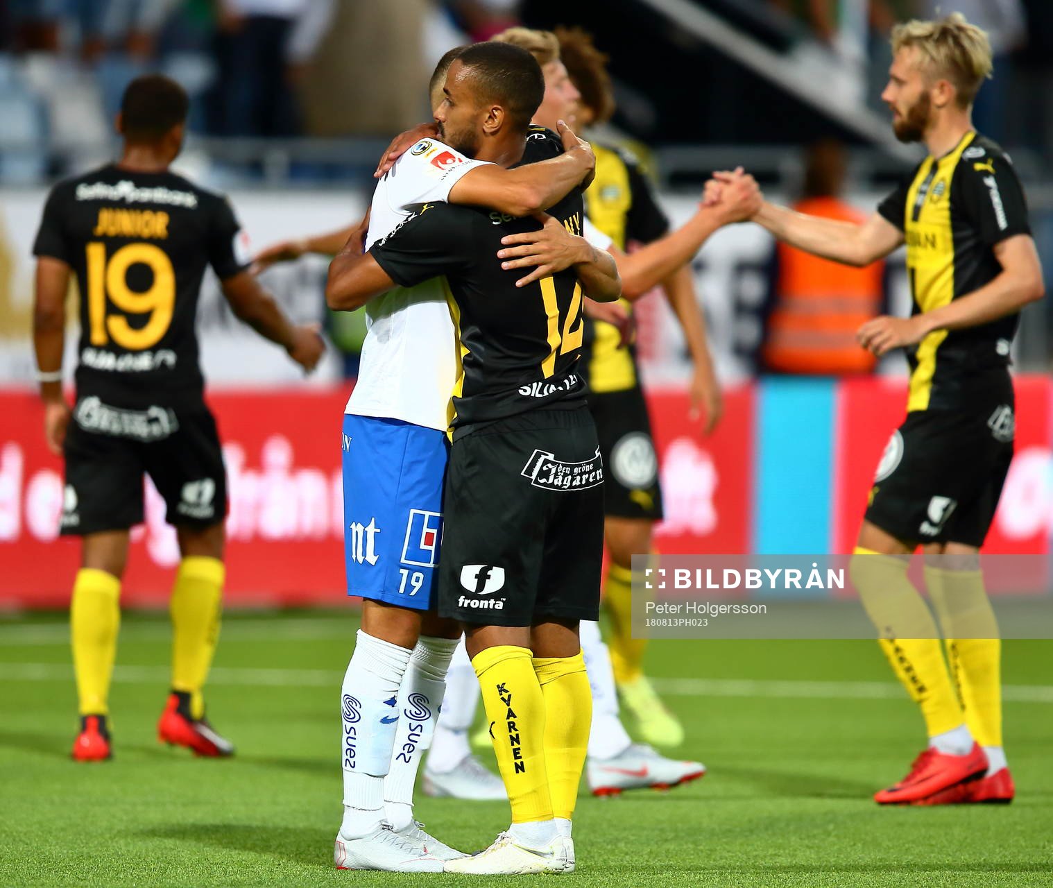 Norrköpings Jordan Larsson och Hammarbys Junes Barny