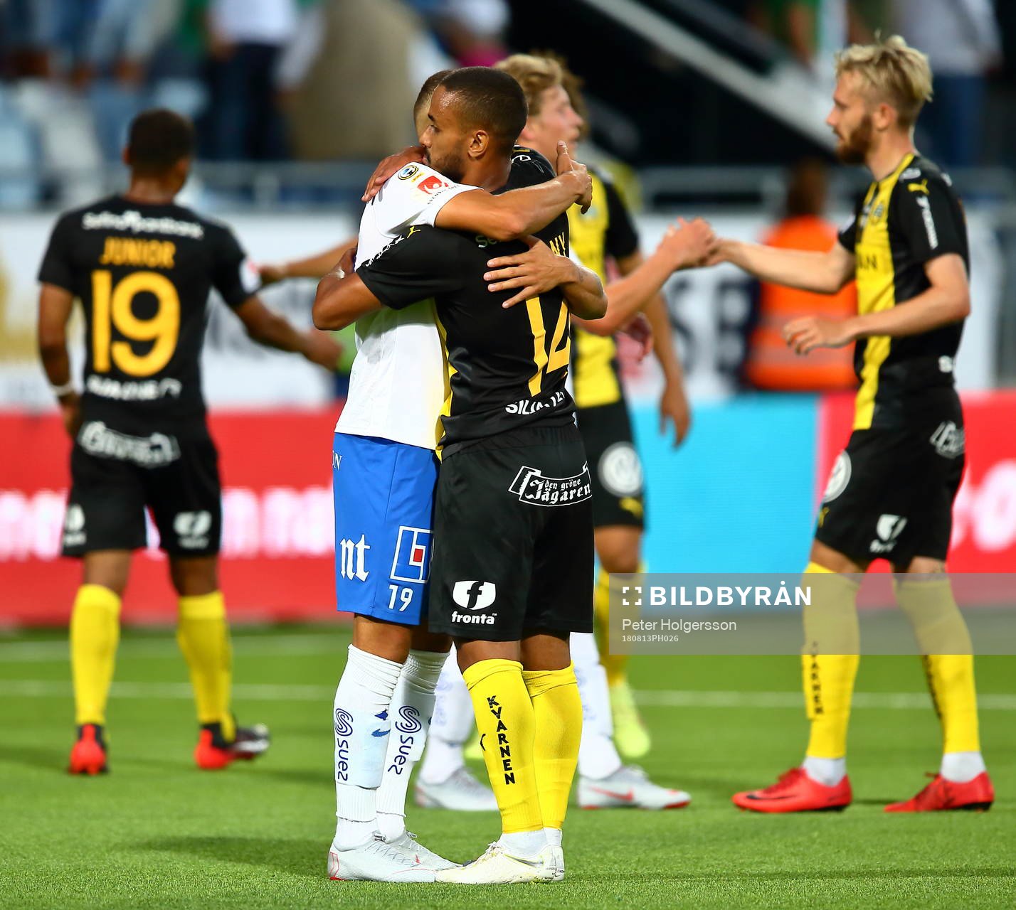 Norrköpings Jordan Larsson och Hammarbys Junes Barny