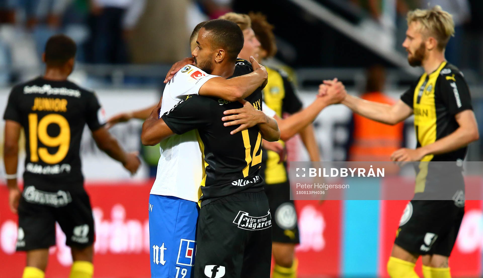 Norrköpings Jordan Larsson och Hammarbys Junes Barny