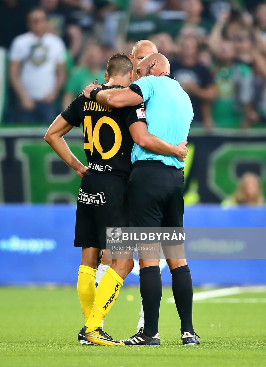 Domare Johannesson talar med Hammarbys Nikola Djurdjic