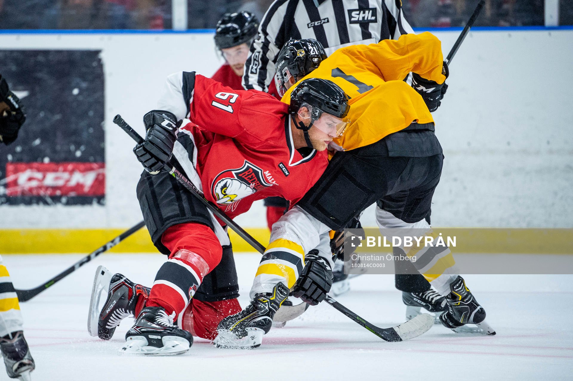 Malmö Redhawks Emil Sylvegård mot Panterns Lucas Hadum