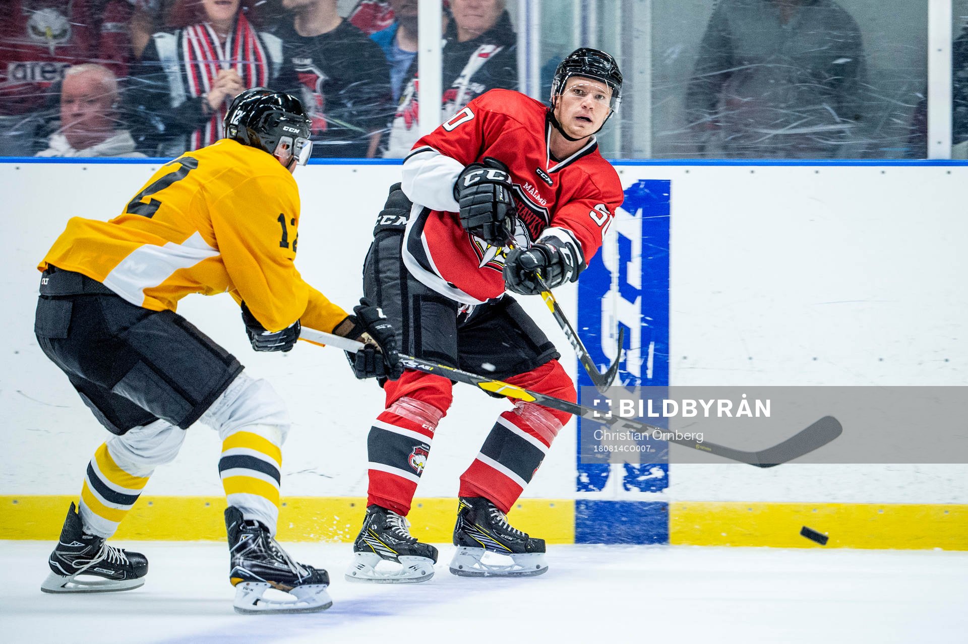 Panterns Robin Dahse mot Malmö Redhawks Tobias Ekberg