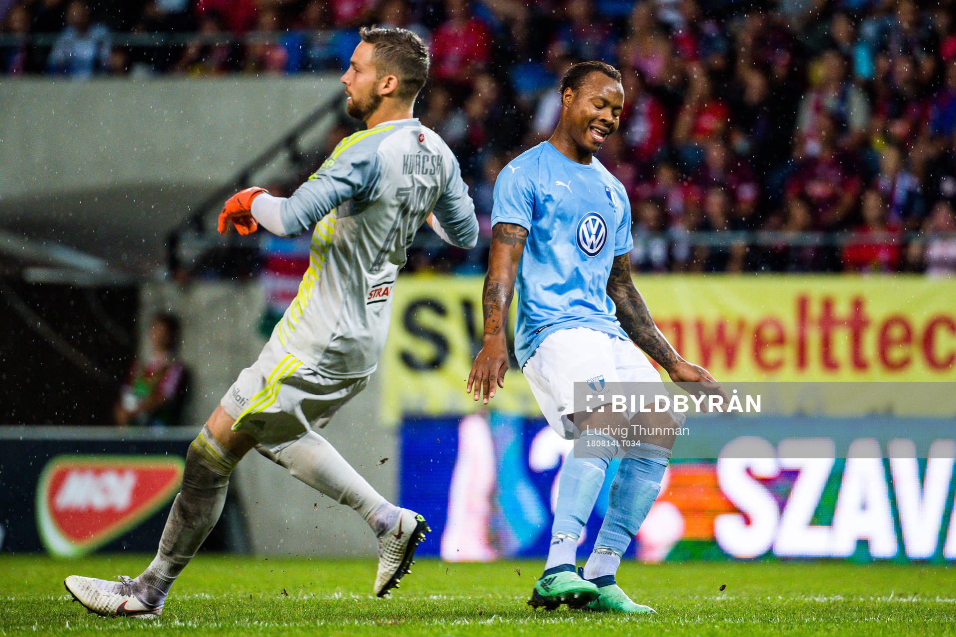 Stefan Scepovic of Vidi against Carlos Strandberg of Malmö