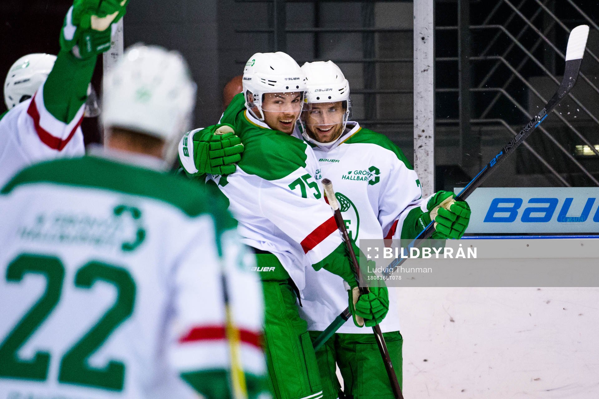Rögles Lucas Elvenes och Daniel Zaar jublar
