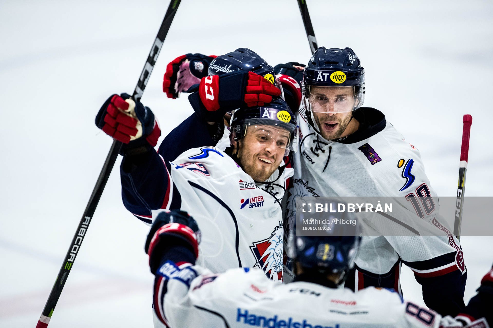 Linköpings Lukas Bengtsson och James Wright jublar