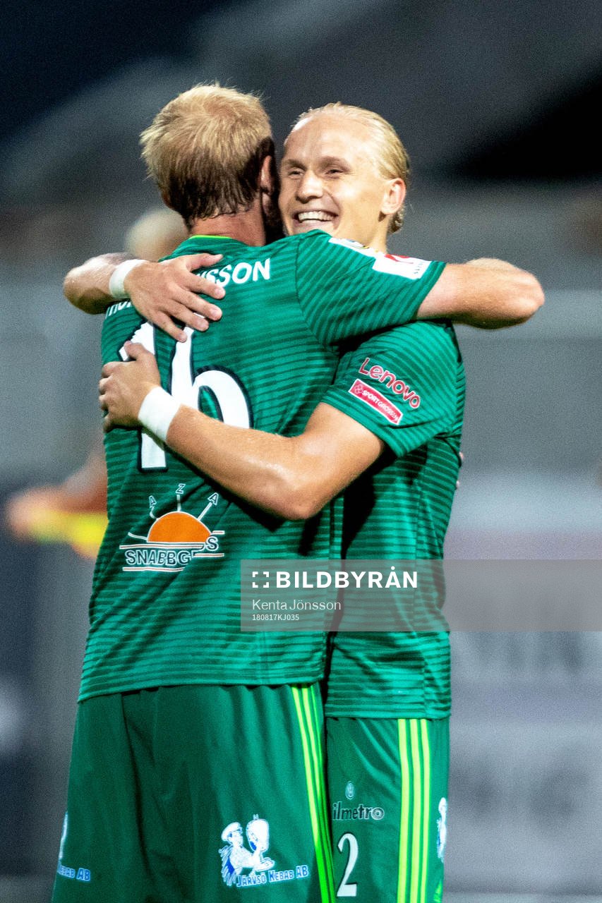 Dalkurds Henrik Löfkvist och Markus Thorbjörnsson jublar
