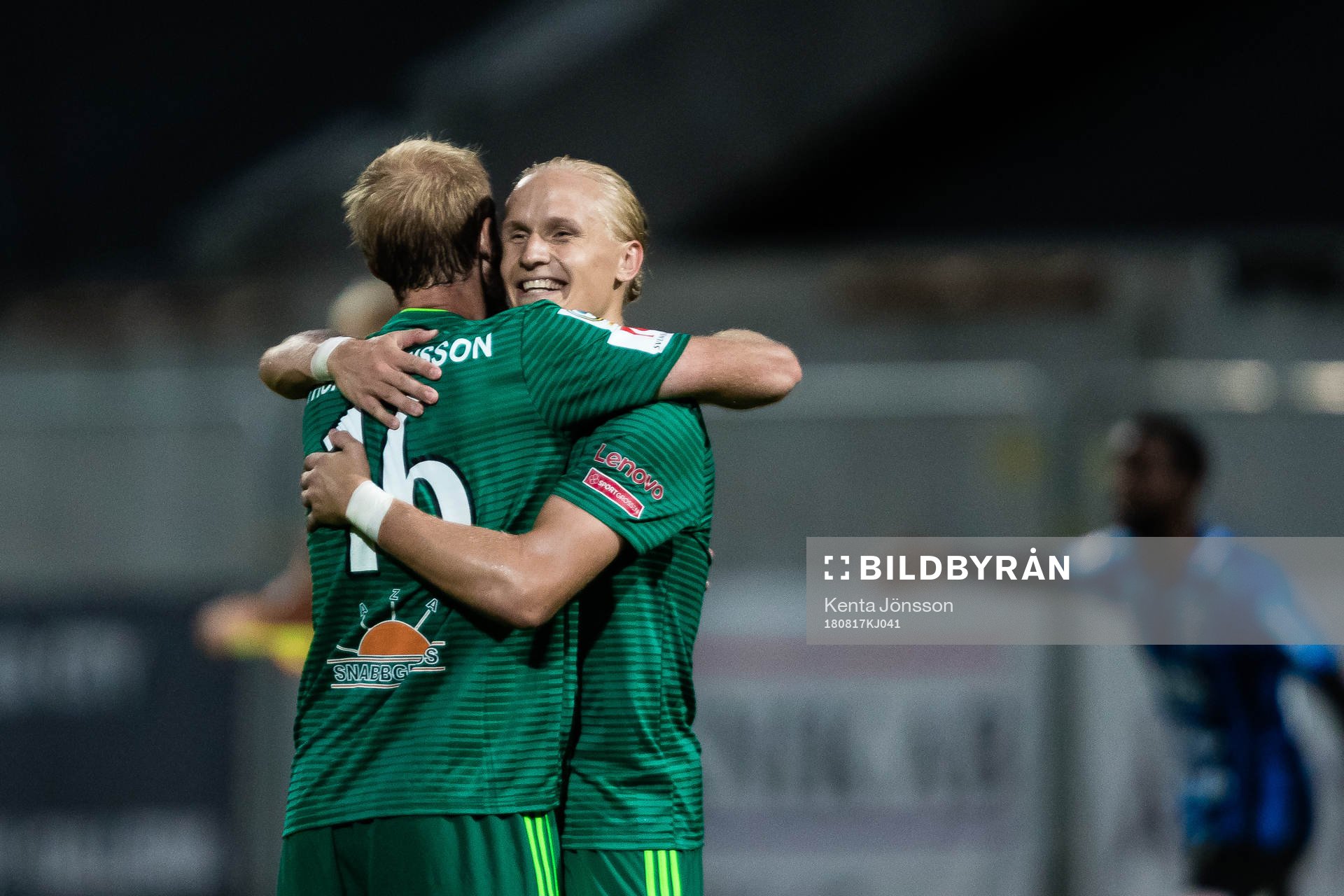 Dalkurds Henrik Löfkvist jublar med Markus Thorbjörnsson
