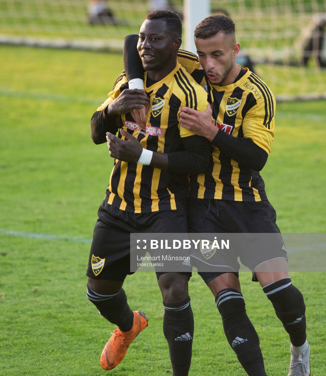 IFK Hässleholms Mike Andrew och Mohammed Hamdan jublar i